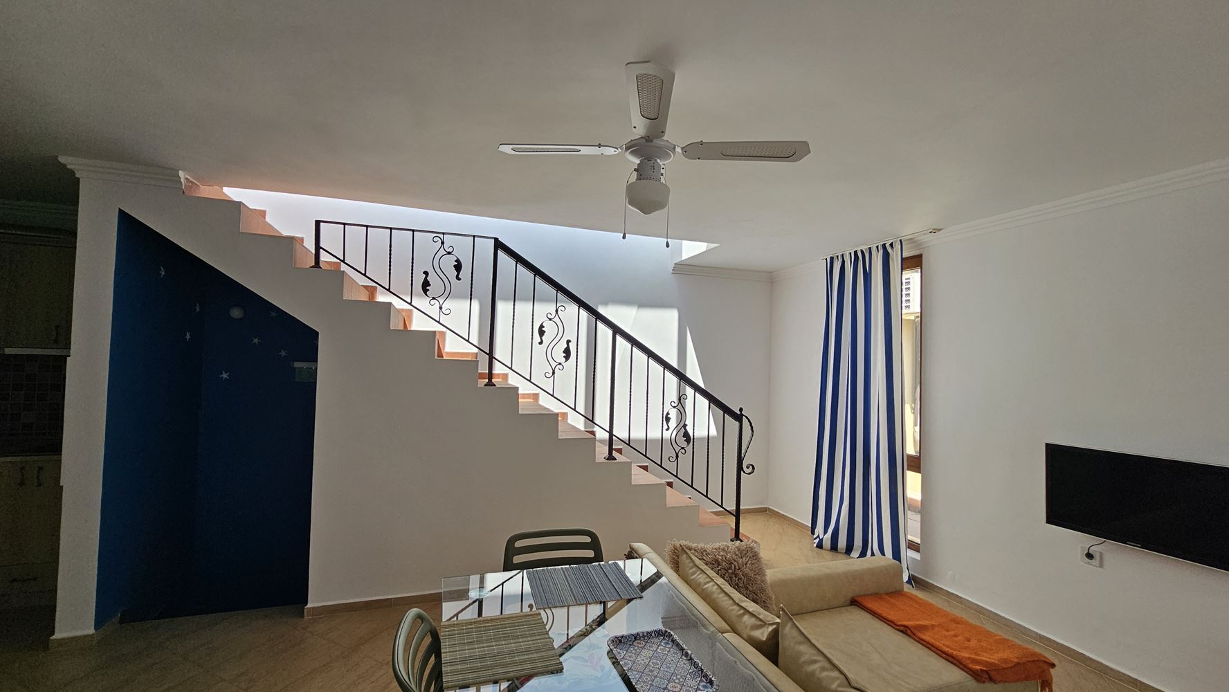 Zweizimmer-Maisonette mit großer Panoramaterrasse in einer prestigeträchtigen Anlage in Sveti Vlas