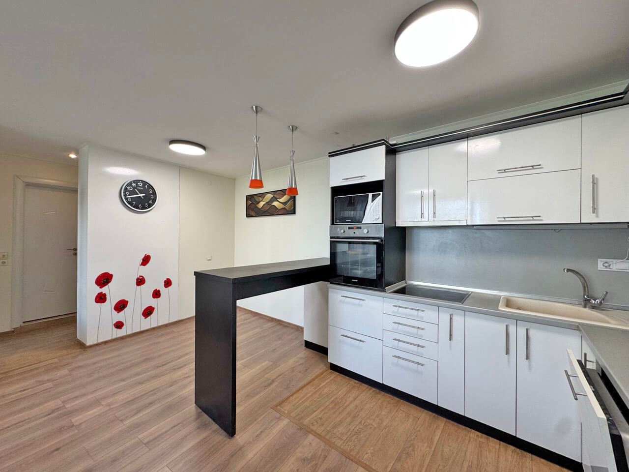 Zwei-Zimmer-Wohnung in einem Luxuskomplex in erster Meereslinie in Sveti Vlas