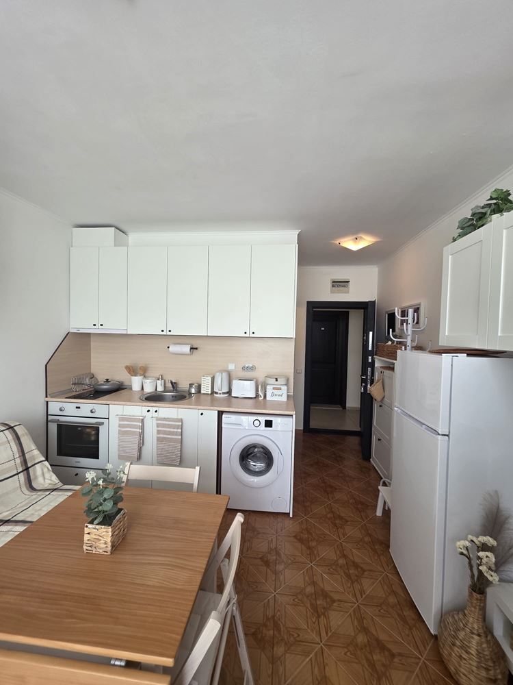 Möbliertes Studio-Apartment in Sonnenstrand mit Pool, Parkplatz und ganzjähriger Sicherheit