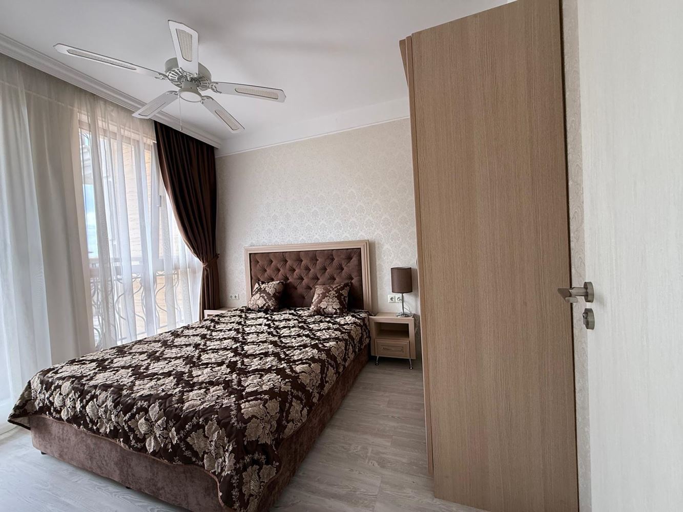 Wohnung mit einem Schlafzimmer in einer luxuriösen Anlage in Sonnenstrand mit beeindruckenden Swimmingpools und Erholungsbereichen
