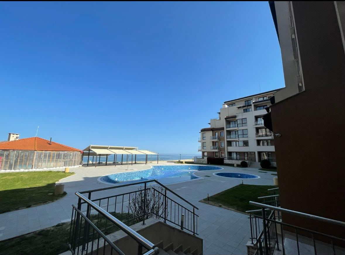 Großzügige 3-Zimmer-Wohnung in erster Meereslinie in Obzor mit Panoramablick auf das Meer