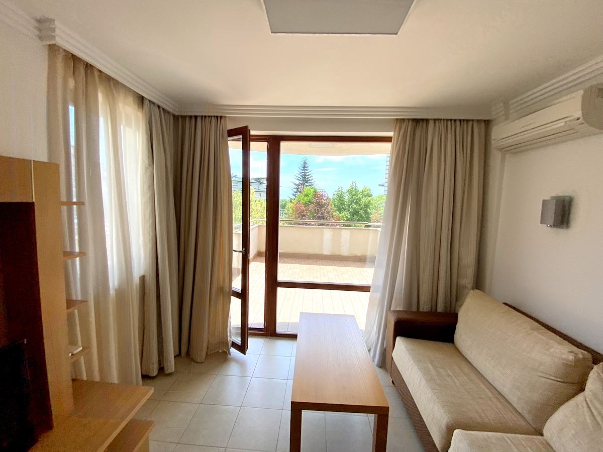 Zwei-Zimmer-Wohnung (mit einem Schlafzimmer) in erster Meereslinie in Ravda – Luxus, Natur und beeindruckender Poolblick