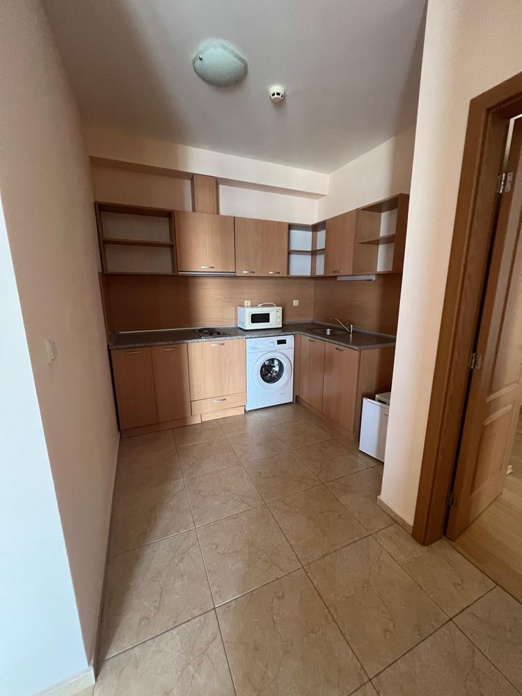Geräumige Wohnung mit einem Schlafzimmer in Sunny Beach mit Poolblick