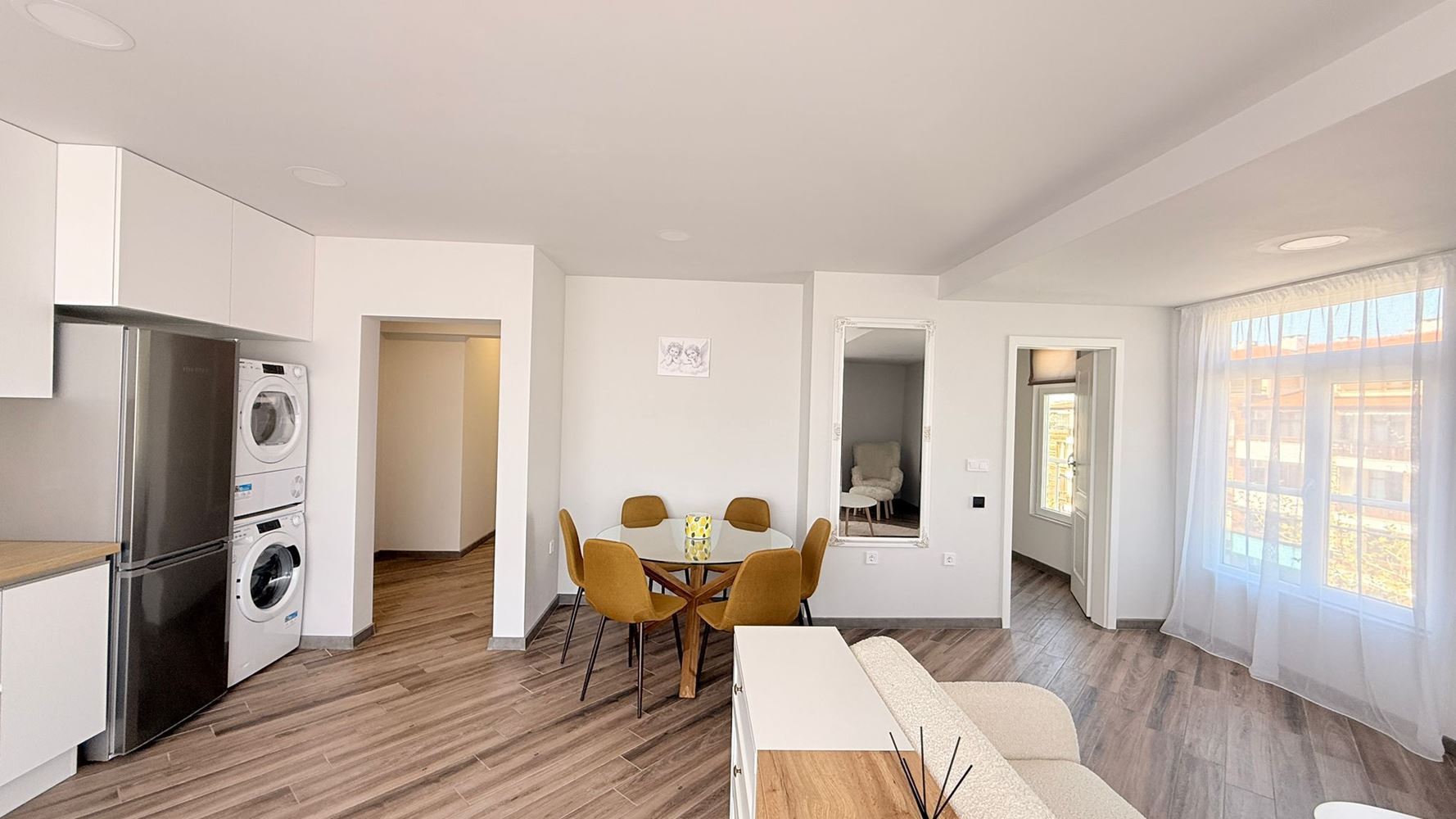 Luxuriöse Wohnung mit drei Schlafzimmern in erster Meereslinie in Ravda – Raum, Prestige und beeindruckendes Meerespanorama