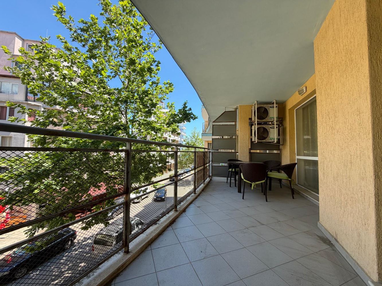 Geräumige Wohnung mit einem Schlafzimmer in Pomorie – mit großer Terrasse und ausgezeichnetem Investitionspotenzial