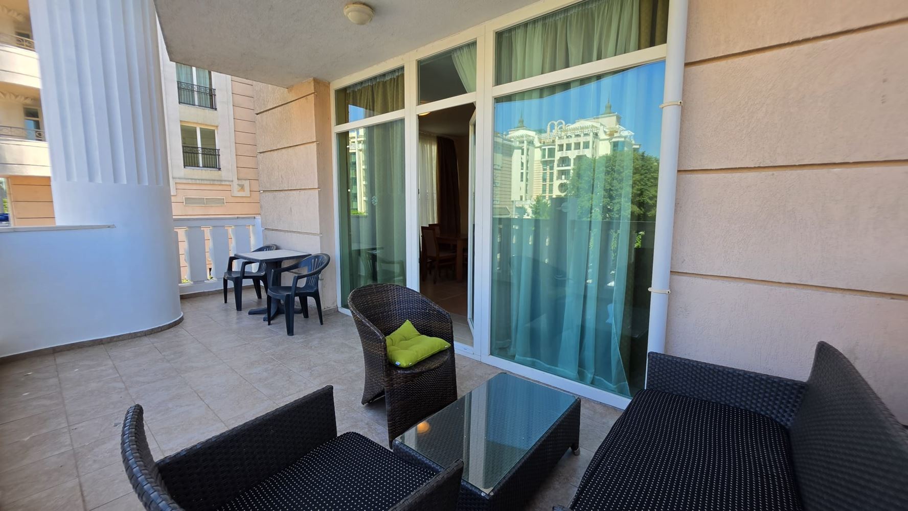 Geräumige 2-Zimmer-Wohnung mit einem Schlafzimmer in erster Meereslinie in Pomorie