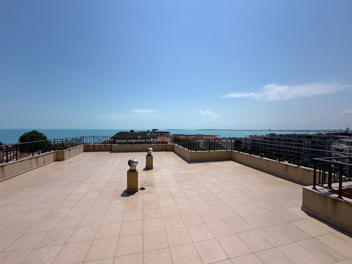 Geräumige Wohnung mit zwei Schlafzimmern und Panoramameerblick in Sveti Vlas