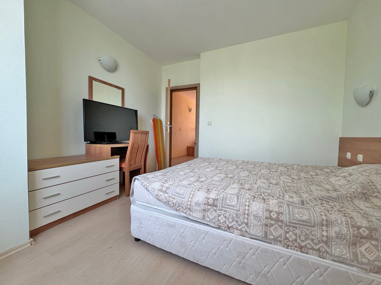 Möblierte 2-Zimmer-Wohnung mit schönem Blick auf den Pool in Sonnenstrand
