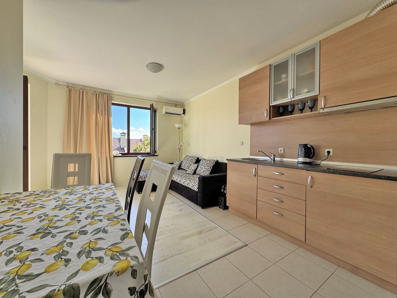 Möblierte Wohnung mit einem Schlafzimmer und einem herrlichen Blick auf Sonnenstrand