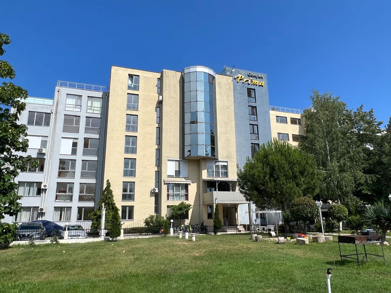 Möblierte Wohnung mit einem Schlafzimmer in Sunny Beach – funktionale Immobilie mit Ausstattung und niedriger Instandhaltungsgebühr