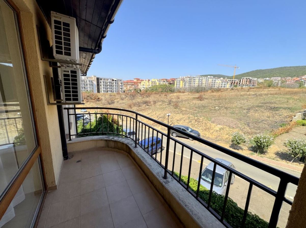 2-Zimmer-Wohnung in Sveti Vlas – Panoramablick und Komfort in einer geschlossenen Anlage