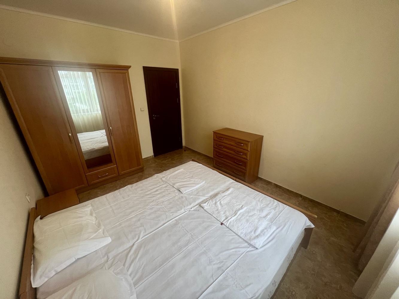 Geräumige Drei-Zimmer-Wohnung mit Poolblick in einer prestigeträchtigen Anlage in Nessebar