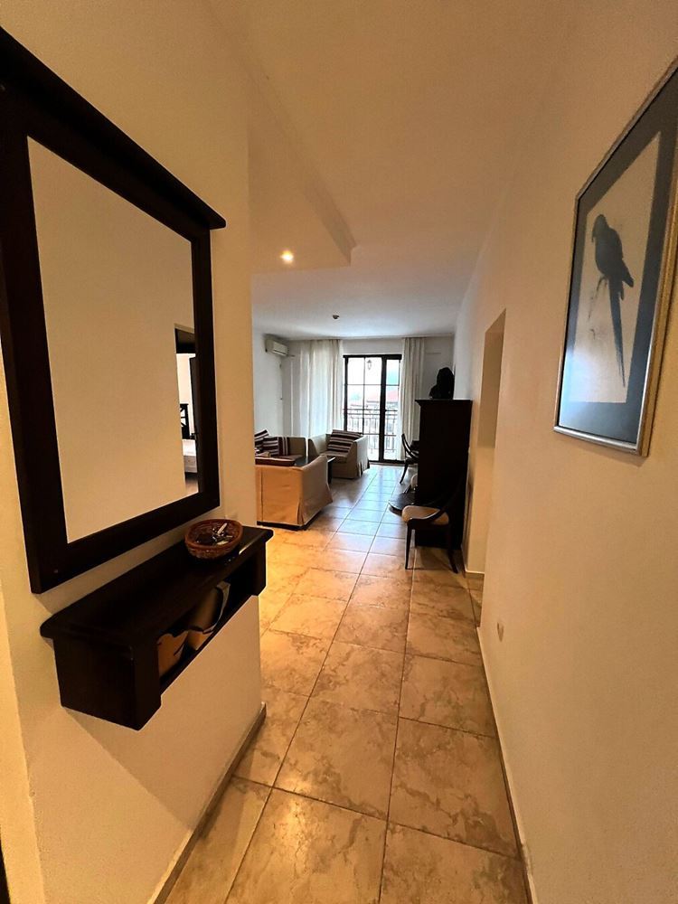 Einzigartige Drei-Zimmer-Wohnung mit Panoramablick auf das Meer und den Pool in erster Meereslinie in Obzor