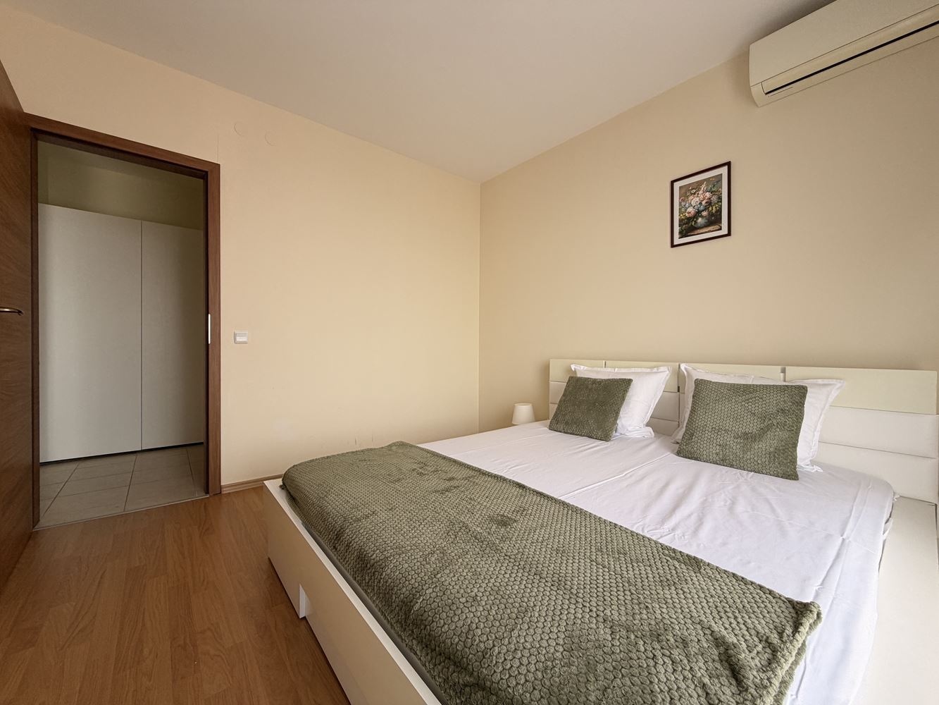 Geräumige Wohnung mit zwei Schlafzimmern in Sonnenstrand – Panoramablick und ruhige Lage