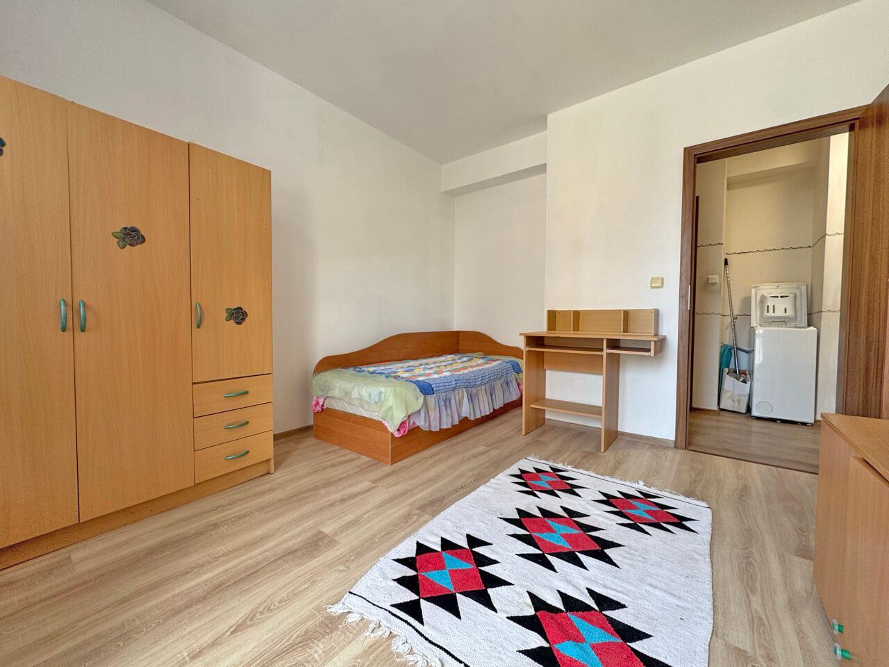 Geräumige Wohnung mit drei Schlafzimmern zum ganzjährigen Wohnen im Stadtviertel Cherno More, Nessebar