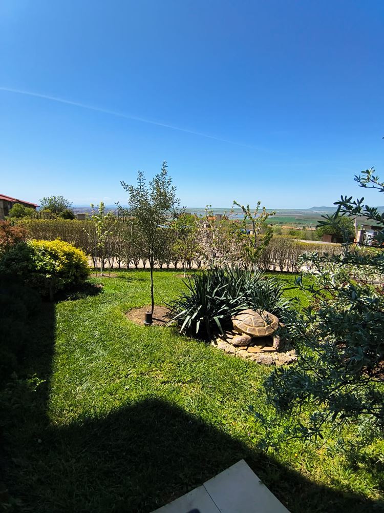 Renovierte Zwei-Schlafzimmer-Wohnung mit Panoramablick in einer modernen Anlage nahe Sonnenstrand