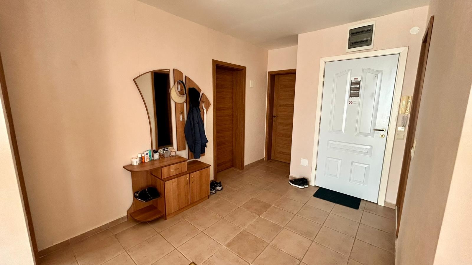 Sveti Vlas – Drei-Zimmer-Wohnung mit direktem Panoramablick auf das Meer in einer Anlage in erster Linie