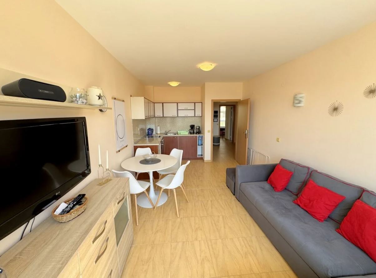 2-Zimmer-Wohnung in Sveti Vlas – Panoramablick und Komfort in einer geschlossenen Anlage