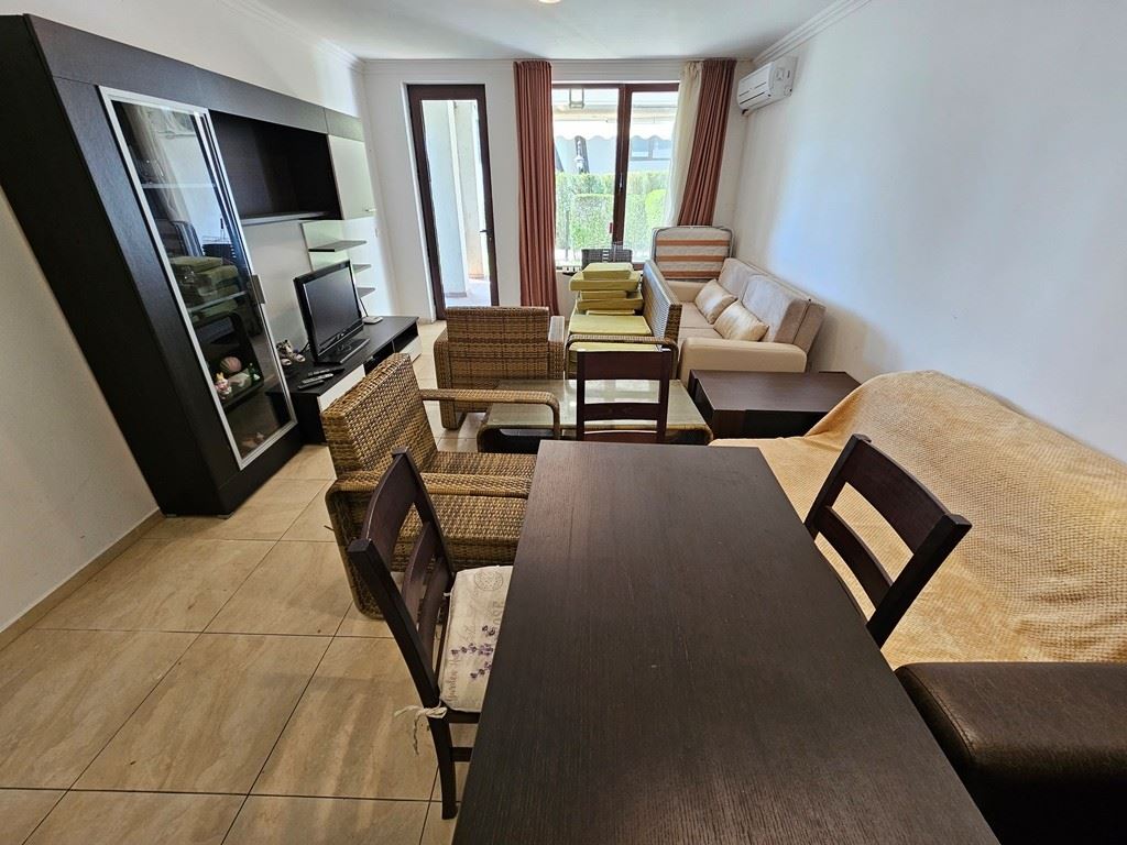 Luxus in erster Meereslinie – stilvolle Wohnung mit Veranda, privatem Garten und Meerblick in Sveti Vlas