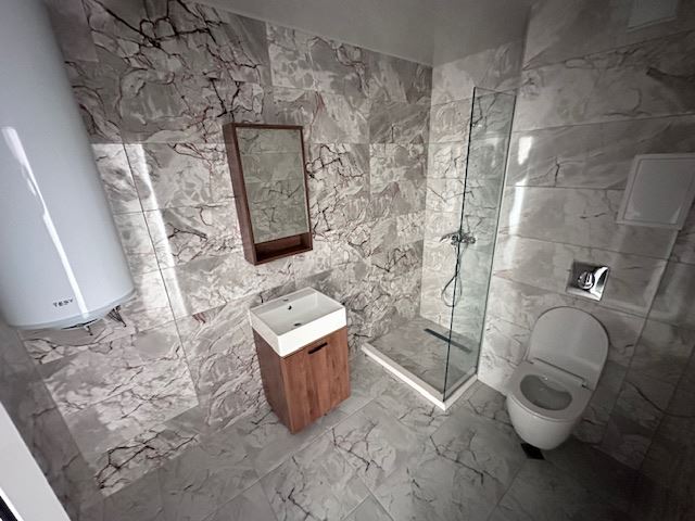 Nagelneue schlüsselfertige 3-Zimmer-Wohnung mit Dachterrasse