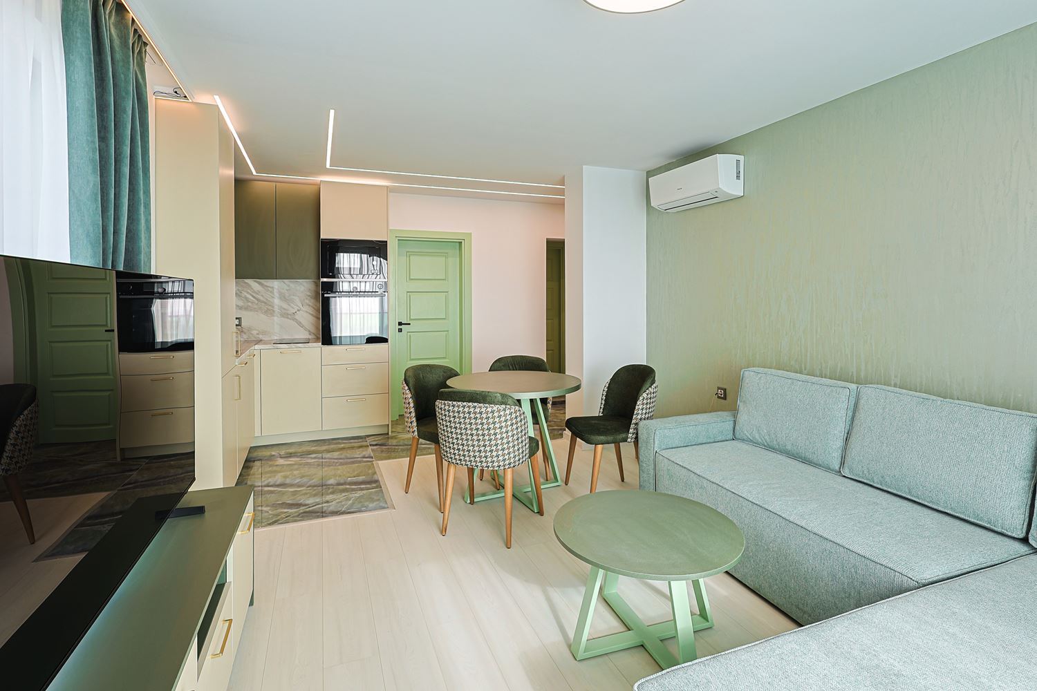 Drei-Zimmer-Wohnung mit Panoramameerblick in einer ruhigen, grünen Anlage in Sonnenstrand