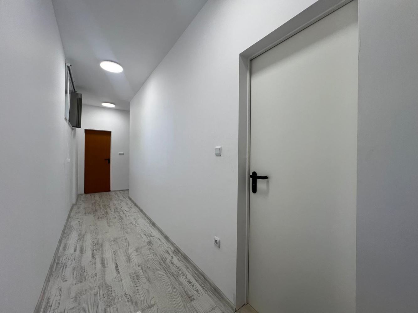 Großzügige Drei-Zimmer-Wohnung (Apartment mit zwei Schlafzimmern) mit großer Terrasse und Parkplatz in Sozopol – nahe Harmani-Strand