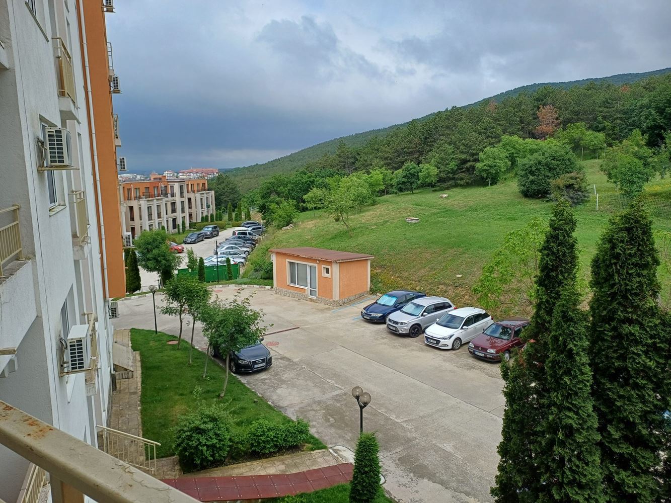 Wohnung mit einem Schlafzimmer in einer exklusiven Wohnanlage in Sveti Vlas – beeindruckender Bergblick