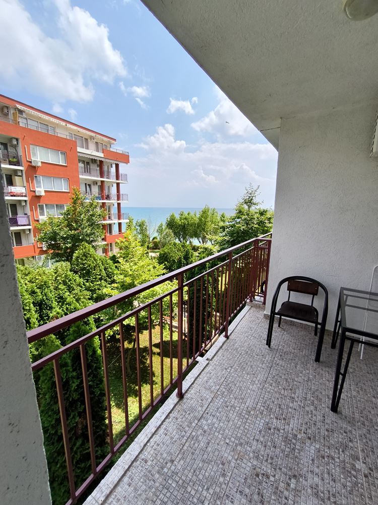 Luxuriöse Wohnung mit einem Schlafzimmer in erster Meereslinie in Sveti Vlas