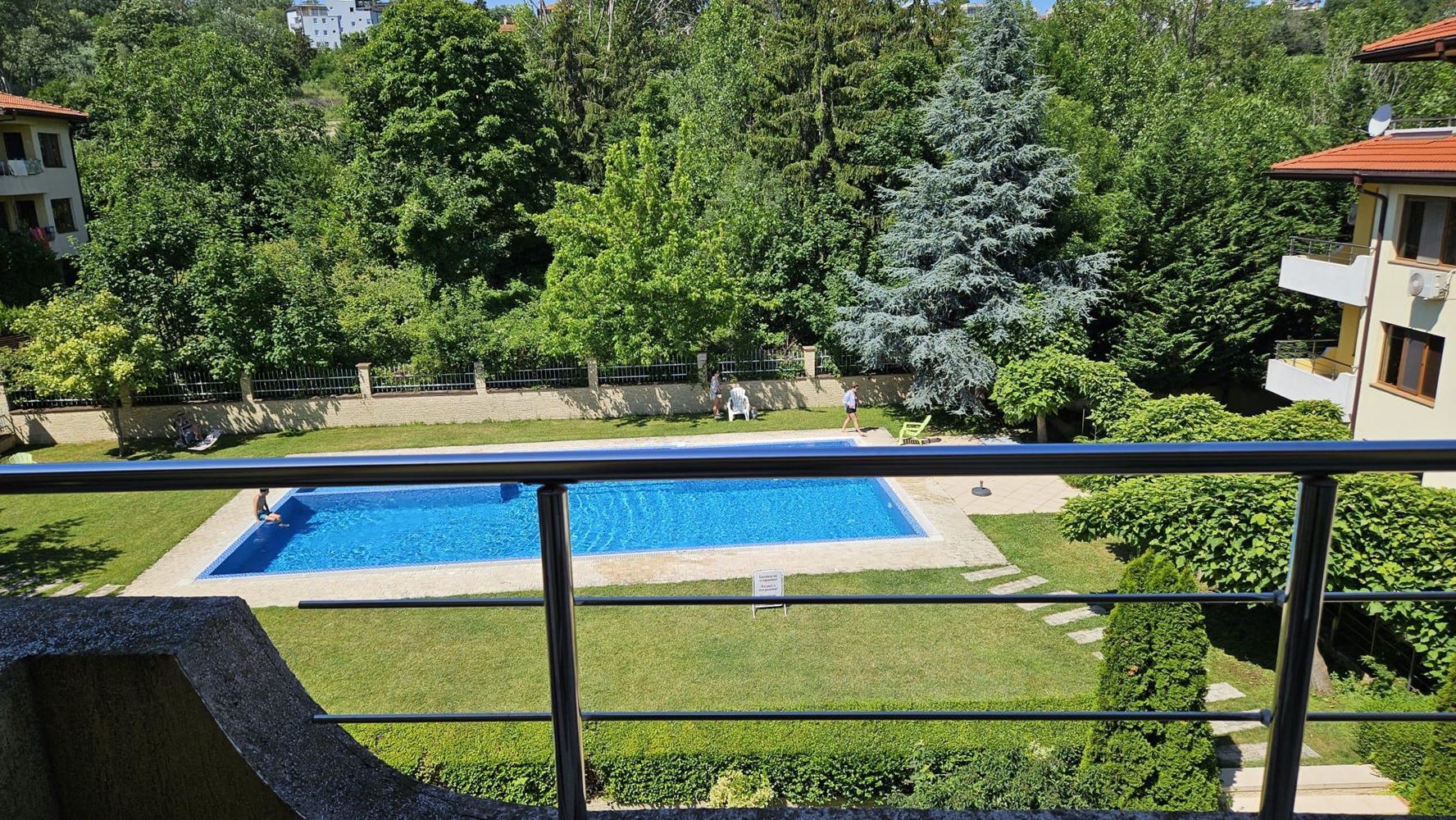 Meerblick und Komfort nur 100 Meter vom Strand entfernt! Möblierte Zweizimmerwohnung in einer Wohnanlage in Byala