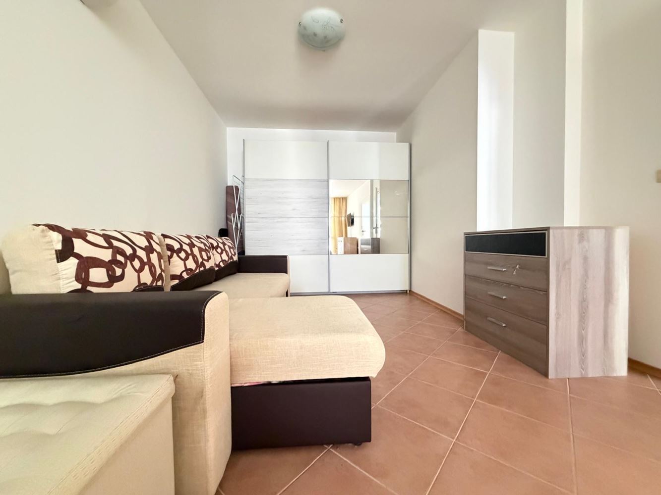 Geräumige Wohnung mit einem Schlafzimmer in Pomorie – mit großer Terrasse und ausgezeichnetem Investitionspotenzial
