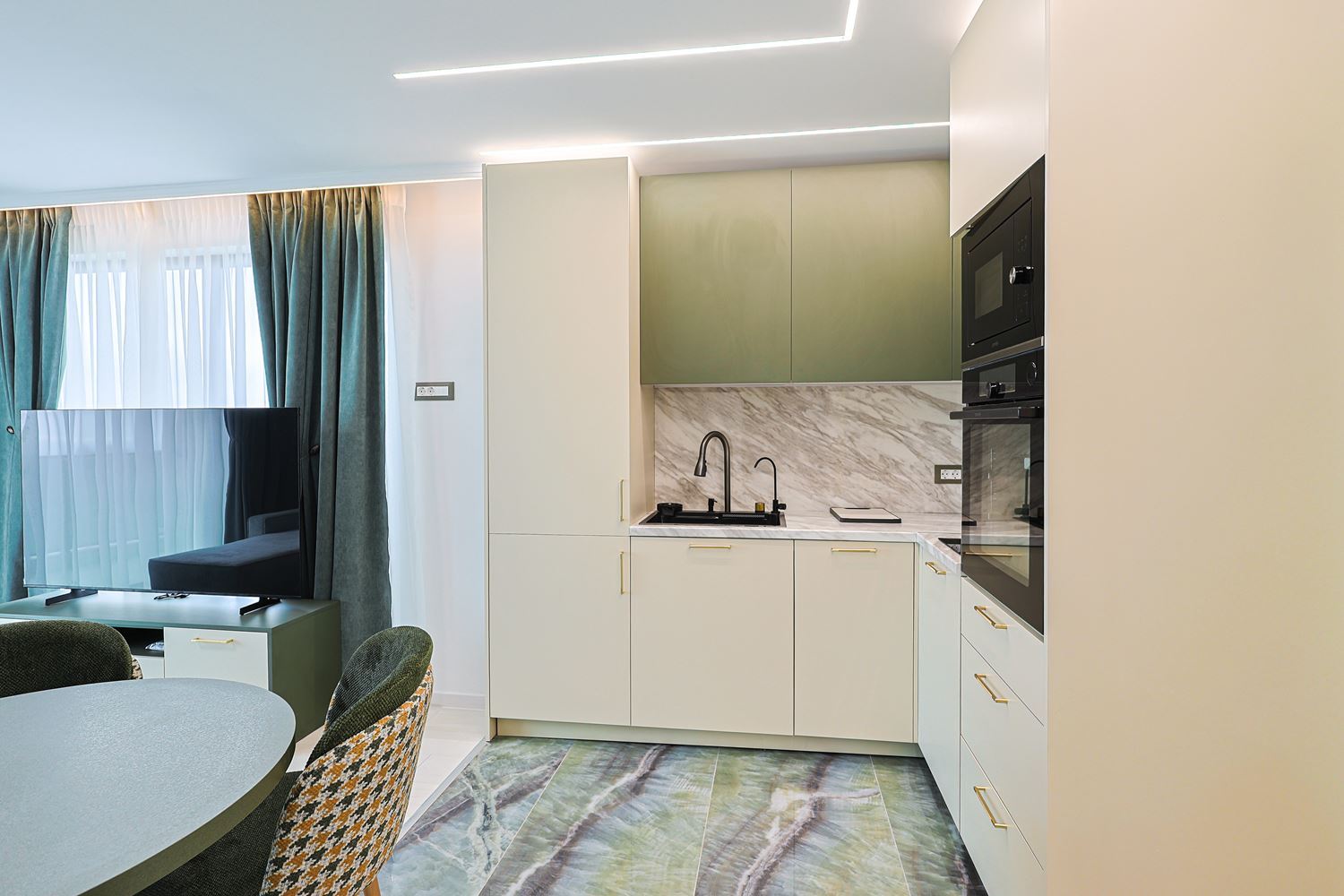 Drei-Zimmer-Wohnung mit Panoramameerblick in einer ruhigen, grünen Anlage in Sonnenstrand