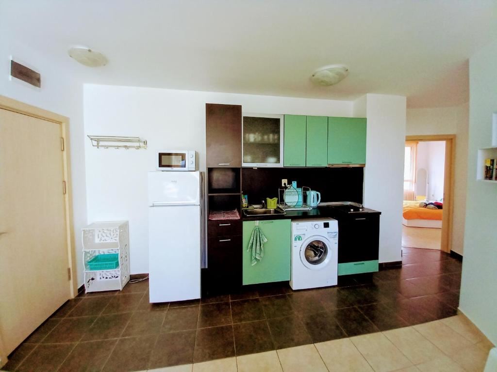Geräumige 3-Zimmer-Wohnung mit traumhaftem Panoramablick auf das Meer in Sveti Vlas – Komfort, Ruhe und hervorragende Lage