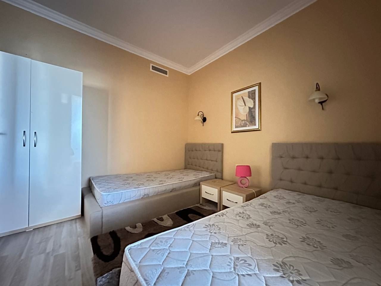 Geräumige Wohnung mit Meerblick in erster Meereslinie in Pomorie – Ferienimmobilie mit dem Gefühl eines luxuriösen Resorts