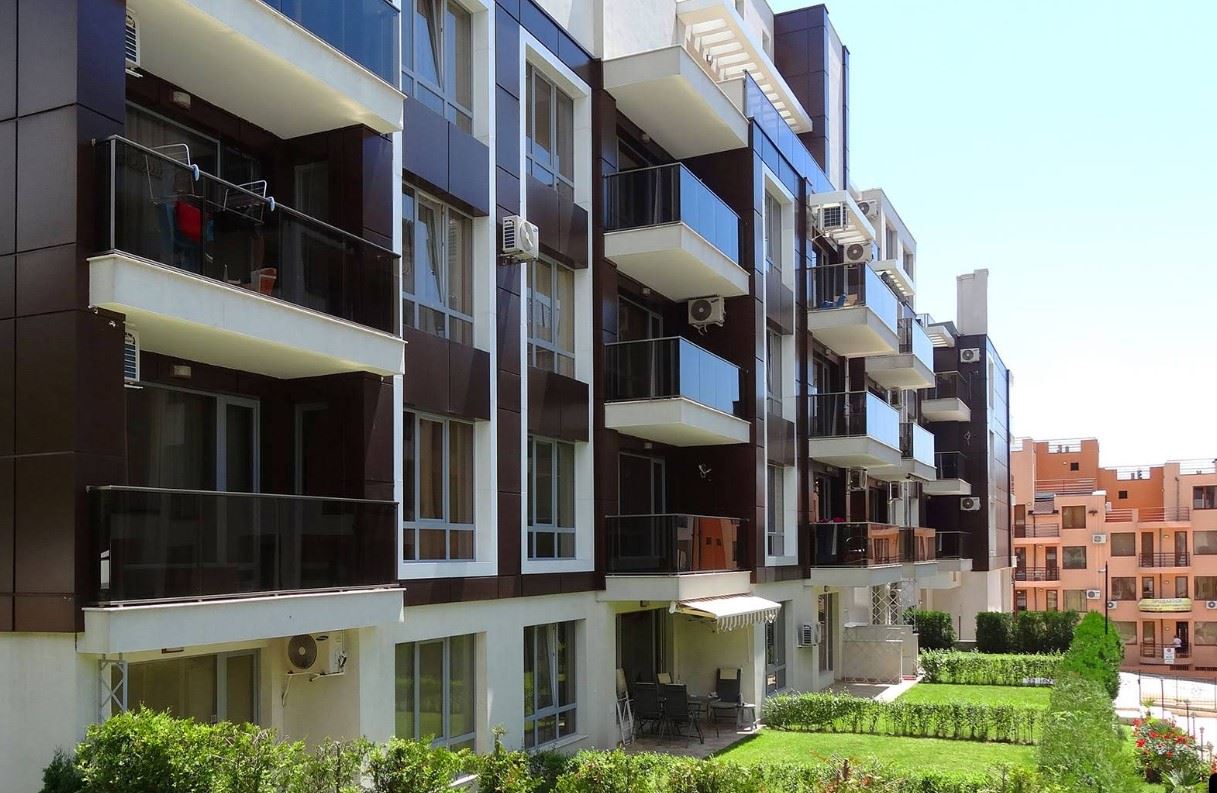 Geräumige 3-Zimmer-Wohnung mit Parkplatz nur 200 Meter vom Meer entfernt in Sveti Vlas