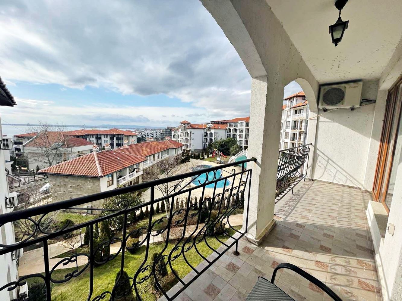 Zweizimmerwohnung mit Panoramameerblick in Sveti Vlas – Stil, Komfort und ausgezeichnete Investition