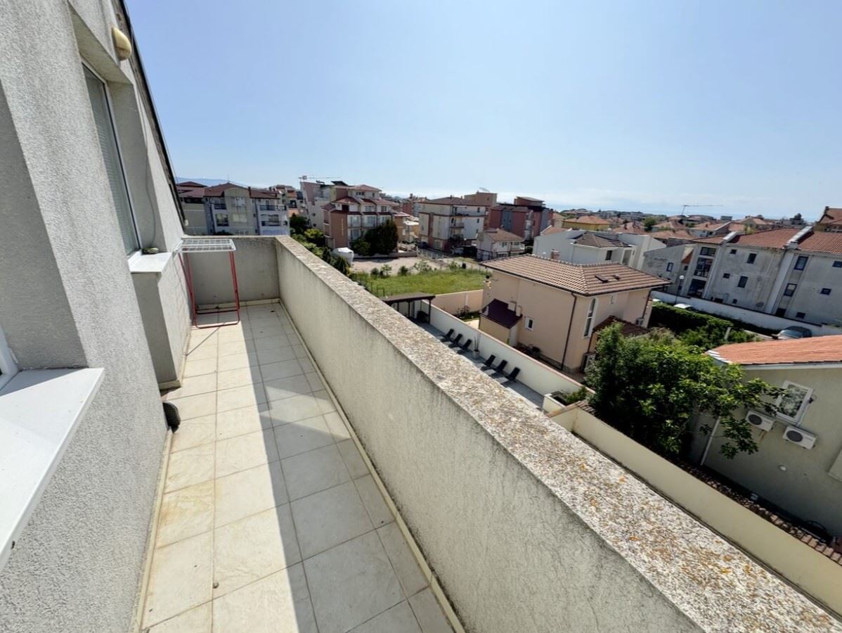 Wohnung mit einem Schlafzimmer in Ravda – vollständig möbliert, in einem Wohngebäude und 500 Meter vom Meer entfernt