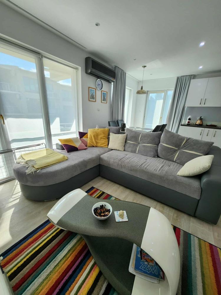 Drei-Zimmer-Wohnung mit Blick auf den Pool in Sveti Vlas – Komfort, Stil und hervorragende Lage