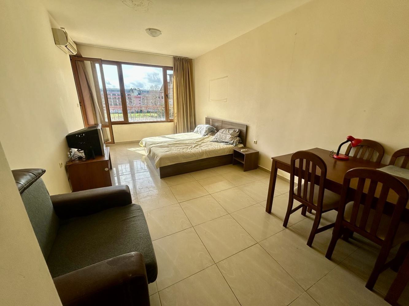 2-Zimmer-Wohnung im zentralen Teil von Sonnenstrand mit Poolblick