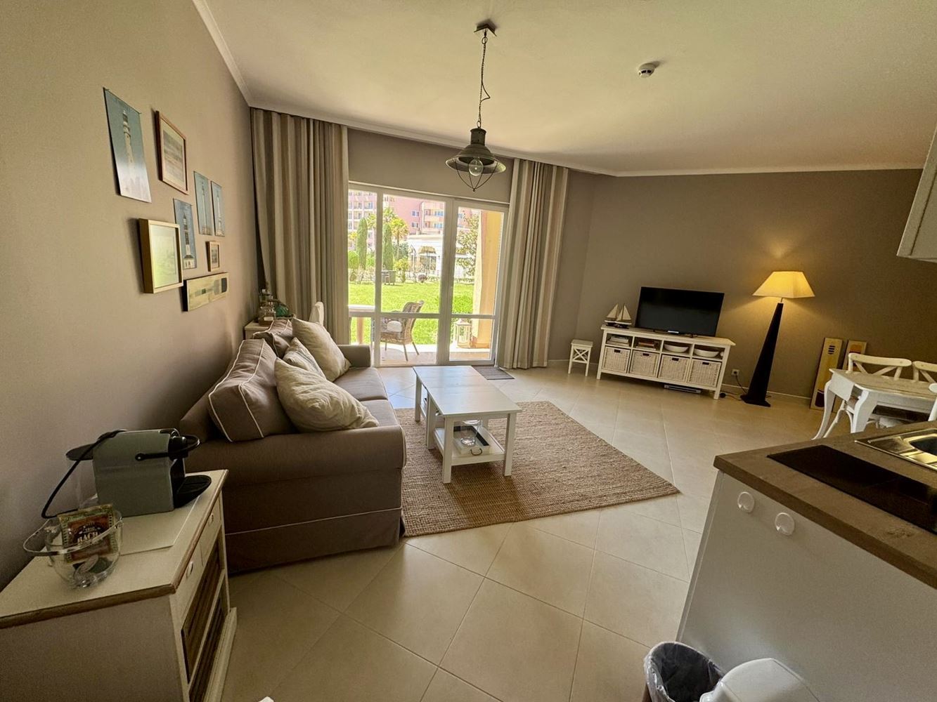 Luxuriöse Einzimmerwohnung in einem prestigeträchtigen First-Line-Komplex – Komfort, Stil und endlose Annehmlichkeiten