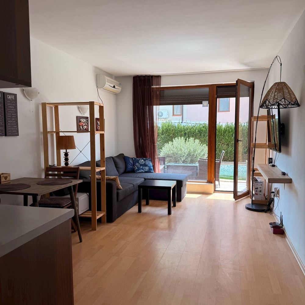 Sonniges Studio mit direktem Zugang zum Pool – Top-Lage in Sveti Vlas, 3–4 Minuten vom Strand entfernt