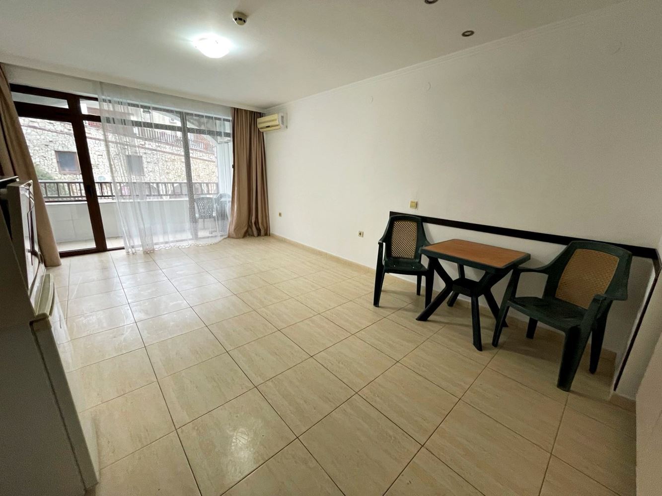 Luxus und Ruhe in erster Meereslinie in Sweti Wlas – großzügige 2-Zimmer-Wohnung mit Blick auf den Pool