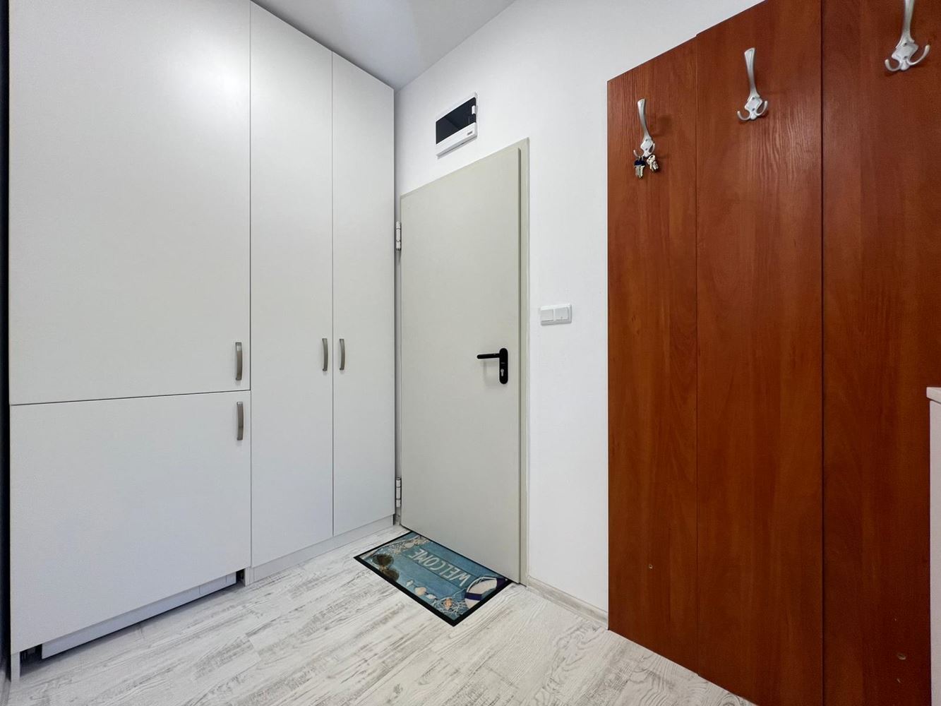 Großzügige Drei-Zimmer-Wohnung (Apartment mit zwei Schlafzimmern) mit großer Terrasse und Parkplatz in Sozopol – nahe Harmani-Strand