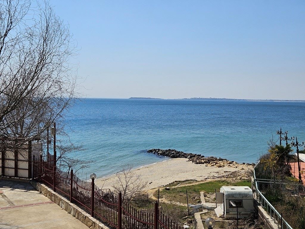 Sveti Vlas, erste Reihe am Meer – 2-Zimmer-Wohnung mit Meerblick