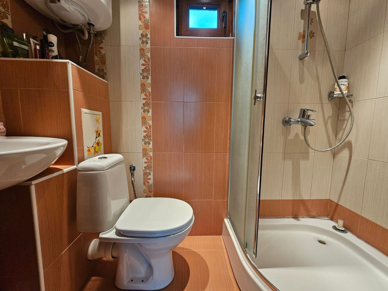 Geräumige Drei-Zimmer-Wohnung in erster Meereslinie in Sozopol mit einzigartiger Panoramaterrasse
