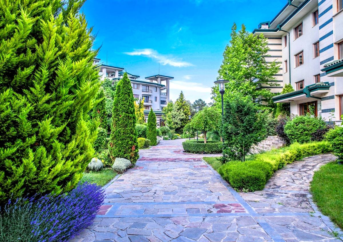 Zwei-Zimmer-Wohnung (mit einem Schlafzimmer) in erster Meereslinie in Ravda – Luxus, Natur und beeindruckender Poolblick