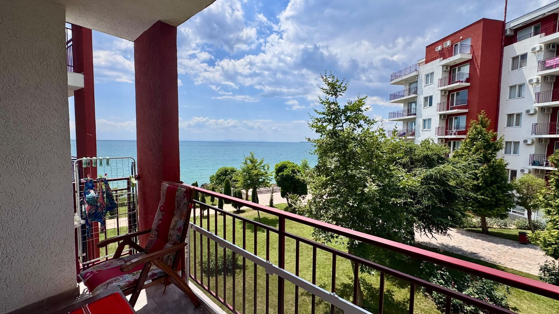 Erste Meereslinie in Sveti Vlas – Wohnung mit Meerblick in einer Anlage mit eigener Infrastruktur