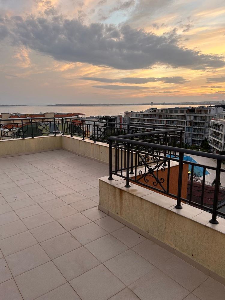 Geräumige Wohnung mit zwei Schlafzimmern und Panoramameerblick in Sveti Vlas