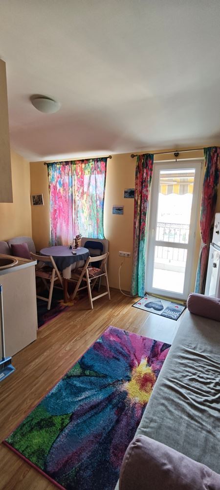 Elegant möbliertes Einzimmerwohnung mit Poolblick in Nessebar – ausgezeichnete Investition und Ferienimmobilie