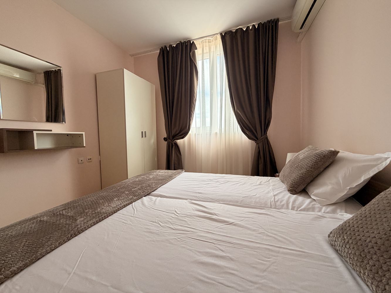 Geräumige Wohnung mit zwei Schlafzimmern in Sonnenstrand – Panoramablick und ruhige Lage