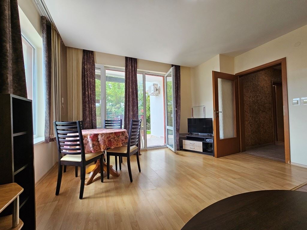 2-Zimmer-Wohnung in erster Meereslinie in einer bewachten Anlage in Elenite